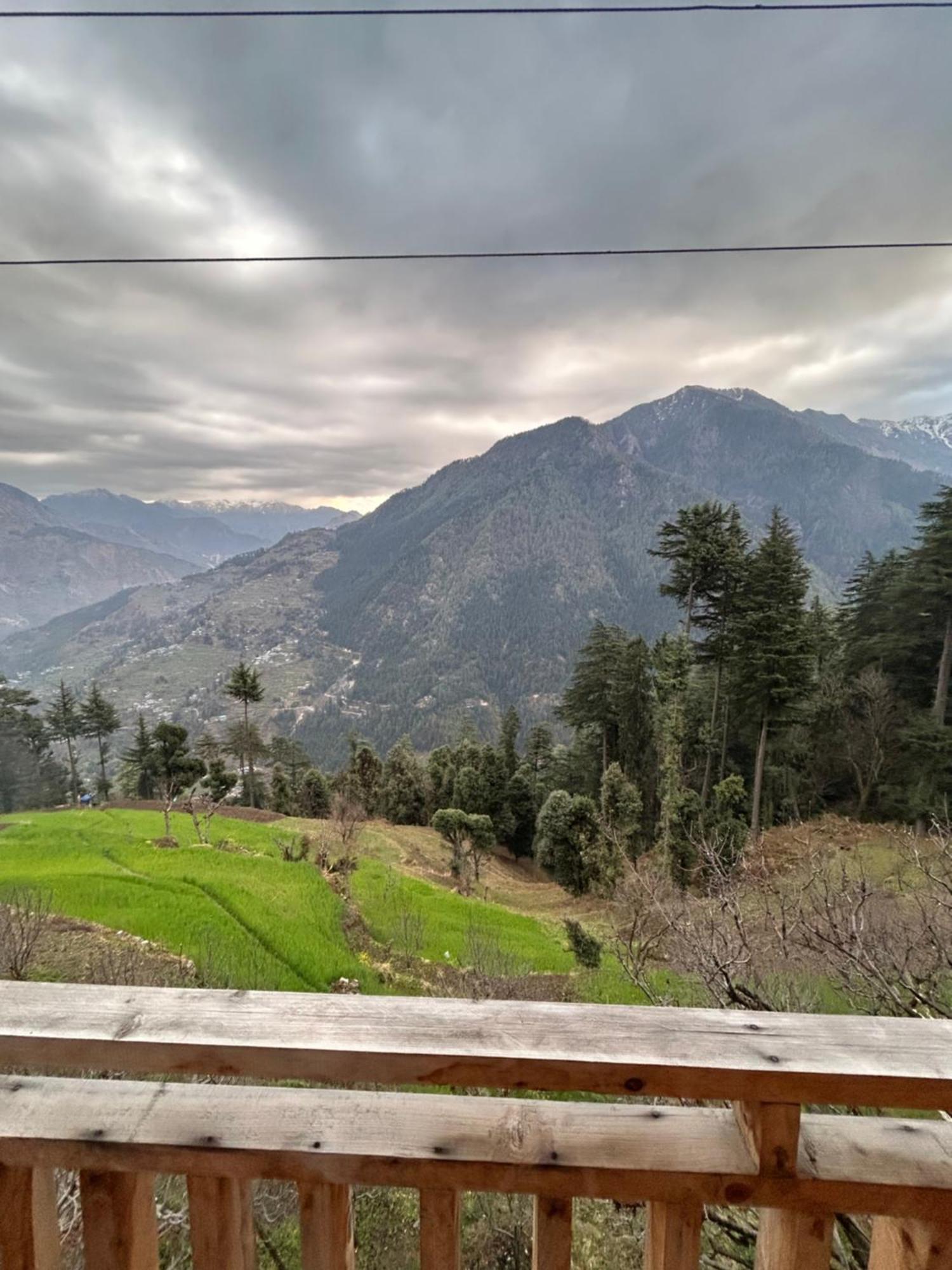 The Himalayan Sukoon Villa Near Jibhi Banjar Exterior photo