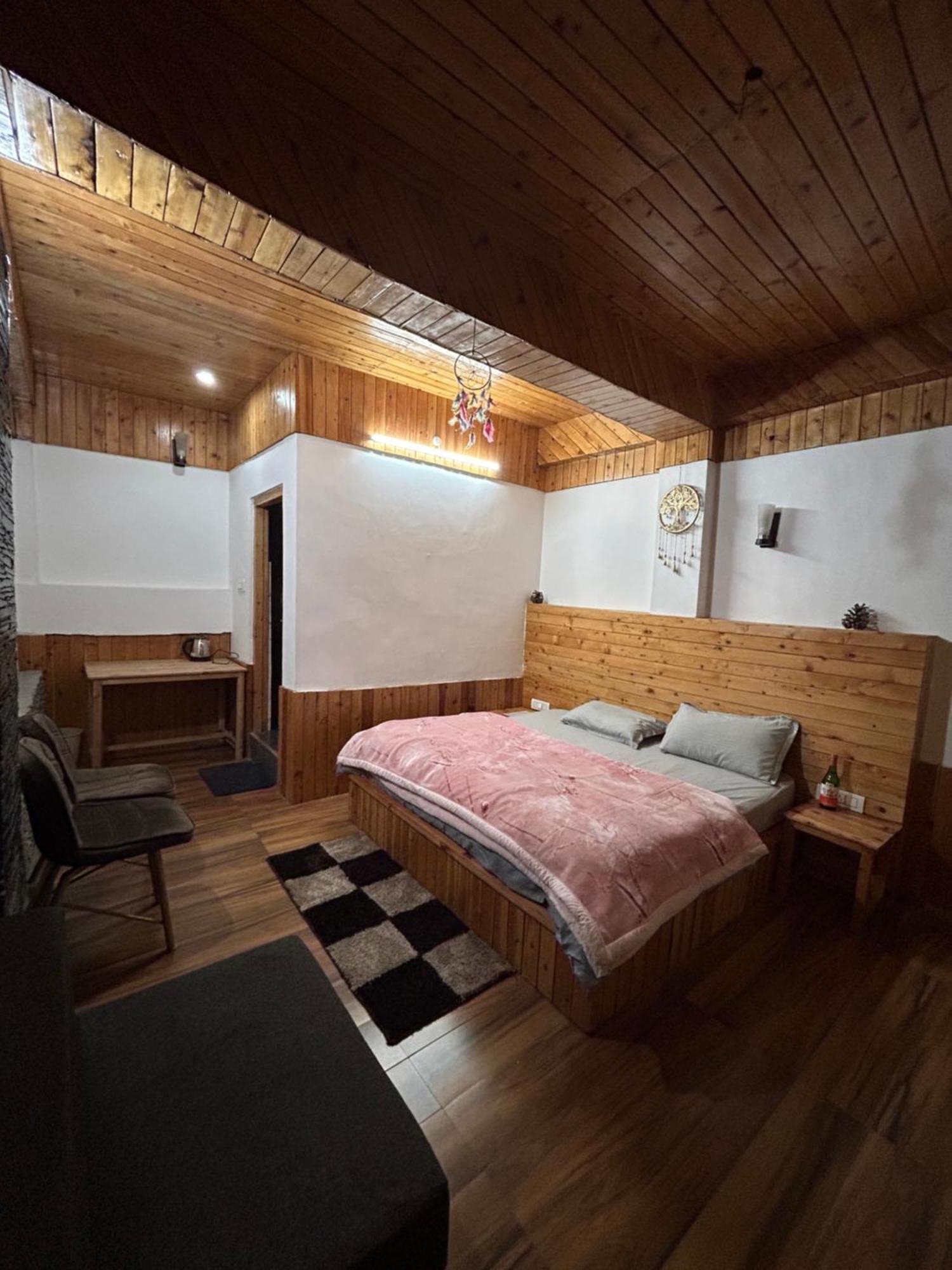 The Himalayan Sukoon Villa Near Jibhi Banjar Exterior photo