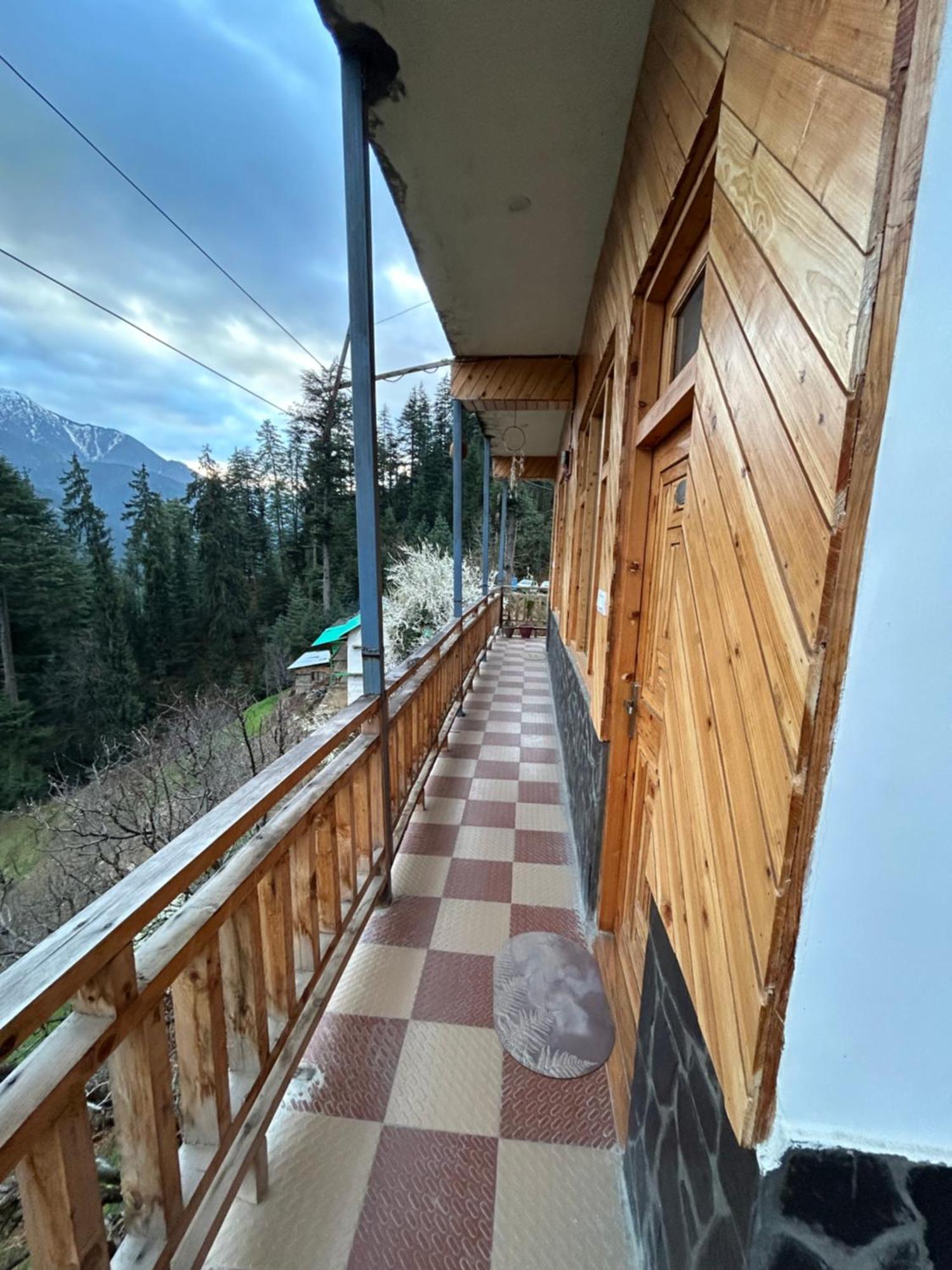 The Himalayan Sukoon Villa Near Jibhi Banjar Exterior photo