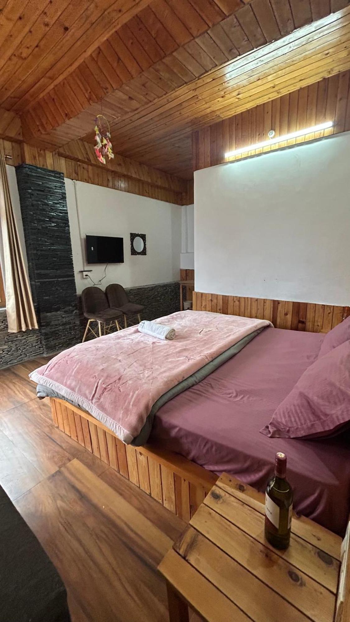 The Himalayan Sukoon Villa Near Jibhi Banjar Exterior photo